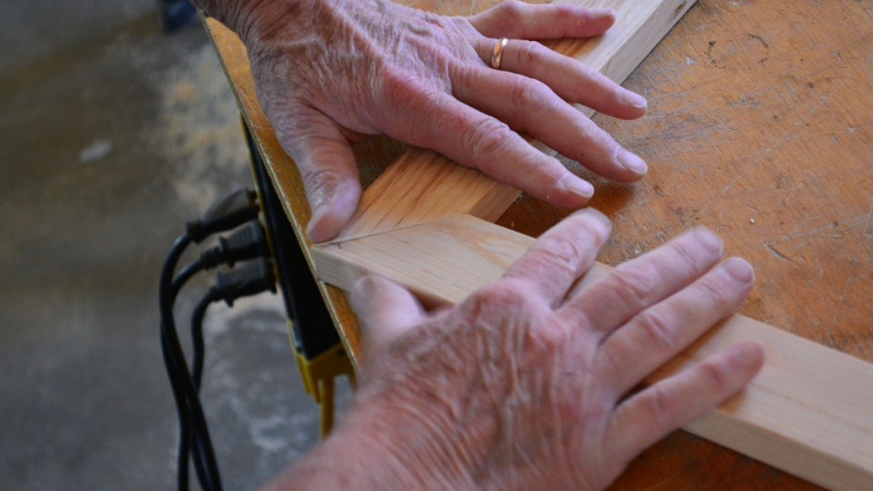 Quels sont les outils indispensables pour construire un meuble en bois ?